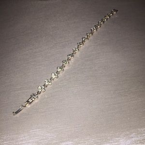 🌼SILVER AND RHINESTONE FLORAL BRACELET🌼
